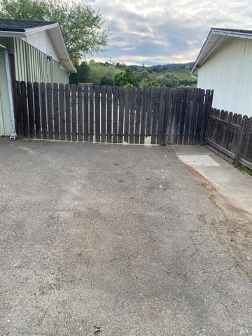 921 Valley Dr, Cloverdale, CA 95425