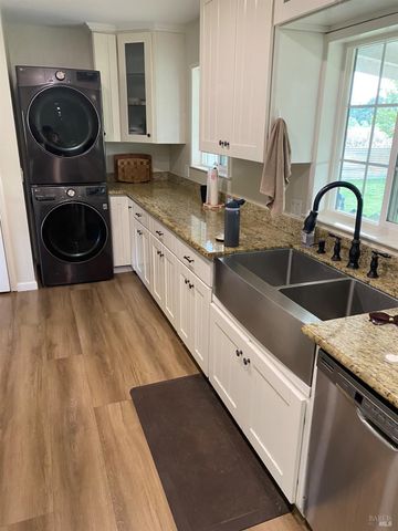 921 Valley Dr, Cloverdale, CA 95425