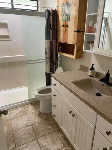 921 Valley Dr, Cloverdale, CA 95425