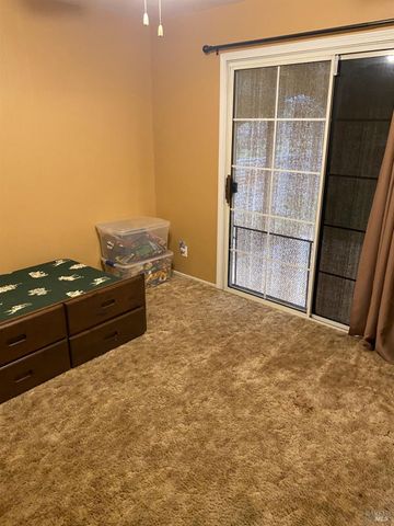 921 Valley Dr, Cloverdale, CA 95425
