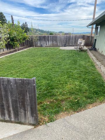 921 Valley Dr, Cloverdale, CA 95425