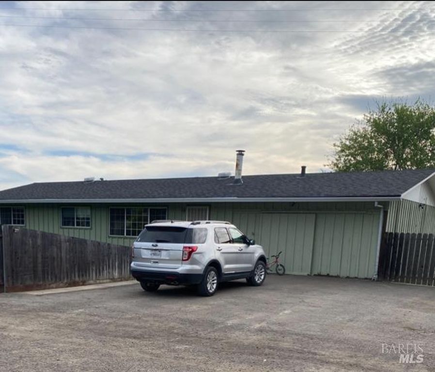 921 Valley Dr, Cloverdale, CA 95425