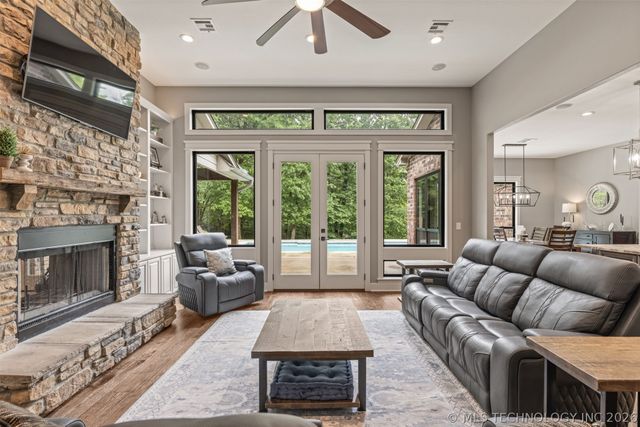 14220 S 257th East Avenue, Coweta, OK 74429