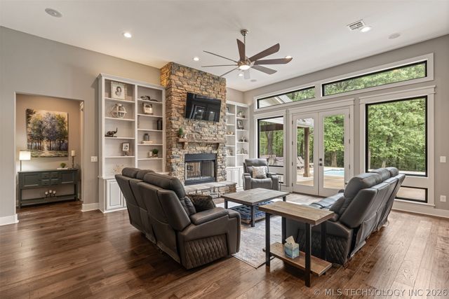 14220 S 257th East Avenue, Coweta, OK 74429