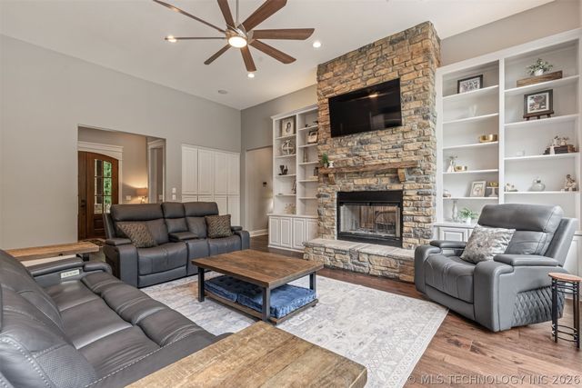 14220 S 257th East Avenue, Coweta, OK 74429