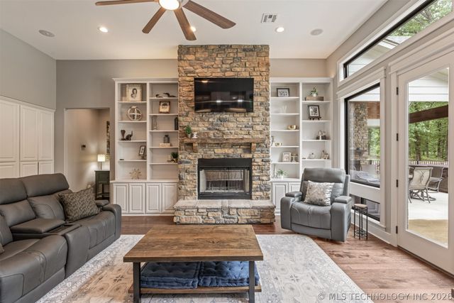 14220 S 257th East Avenue, Coweta, OK 74429