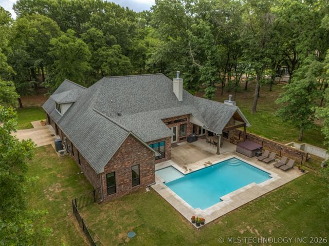 14220 S 257th East Avenue, Coweta, OK 74429