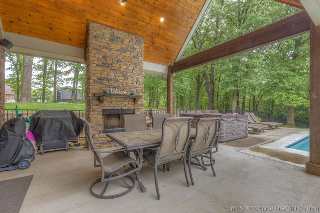 14220 S 257th East Avenue, Coweta, OK 74429