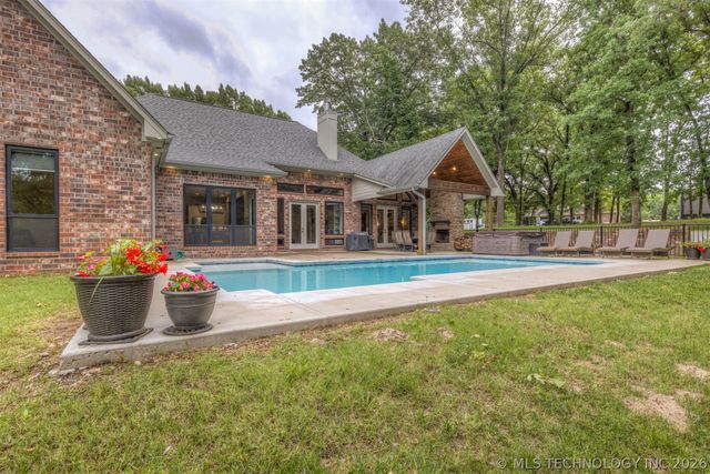 14220 S 257th East Avenue, Coweta, OK 74429