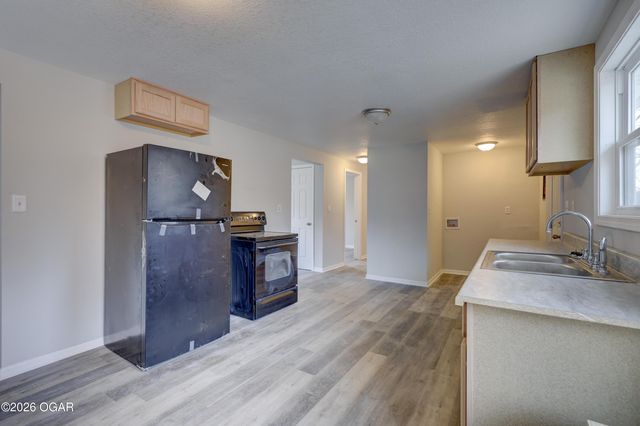 1632 N St Louis Avenue, Joplin, MO 64801