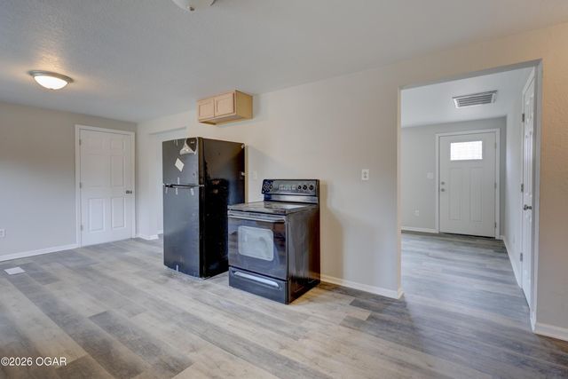 1632 N St Louis Avenue, Joplin, MO 64801