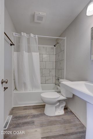 1632 N St Louis Avenue, Joplin, MO 64801