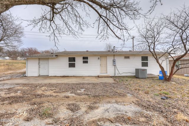1632 N St Louis Avenue, Joplin, MO 64801