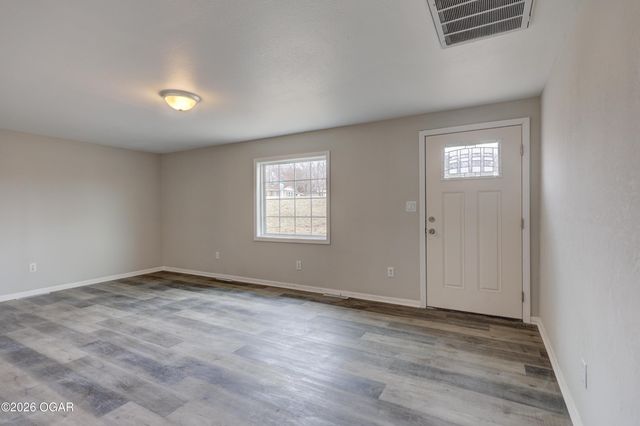 1632 N St Louis Avenue, Joplin, MO 64801