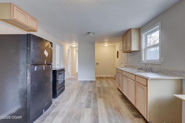 1632 N St Louis Avenue, Joplin, MO 64801