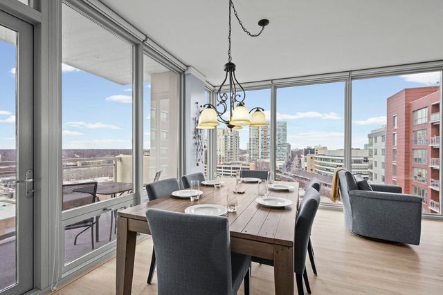 1570 Elmwood Avenue 1111, Evanston, IL 60201