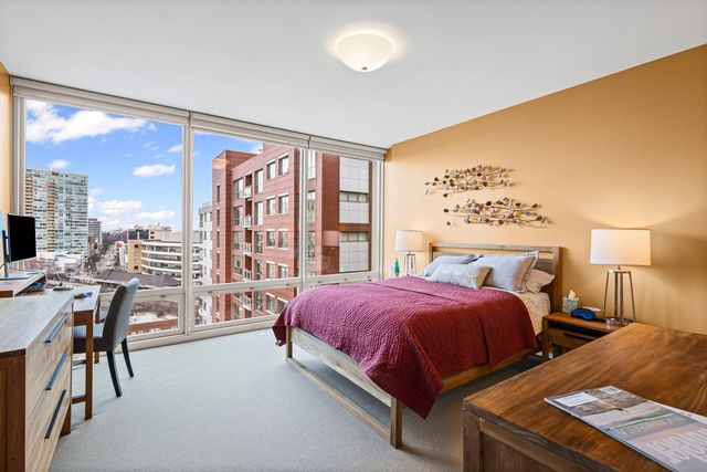 1570 Elmwood Avenue 1111, Evanston, IL 60201