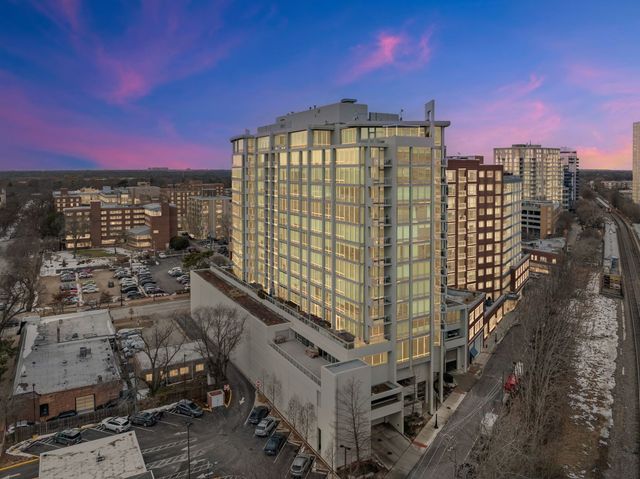 1570 Elmwood Avenue 1111, Evanston, IL 60201