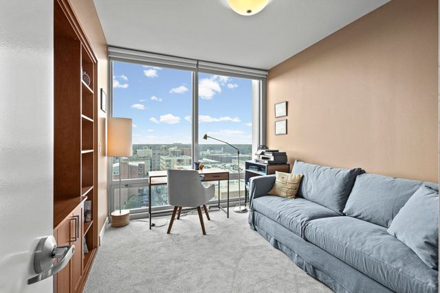 1570 Elmwood Avenue 1111, Evanston, IL 60201