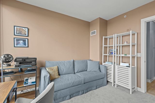 1570 Elmwood Avenue 1111, Evanston, IL 60201