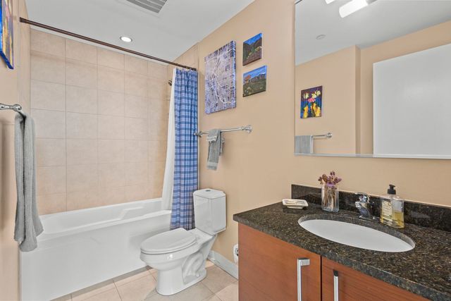 1570 Elmwood Avenue 1111, Evanston, IL 60201