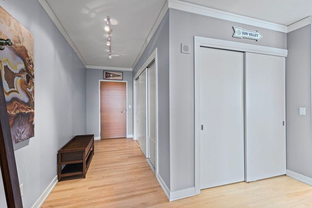 1570 Elmwood Avenue 1111, Evanston, IL 60201