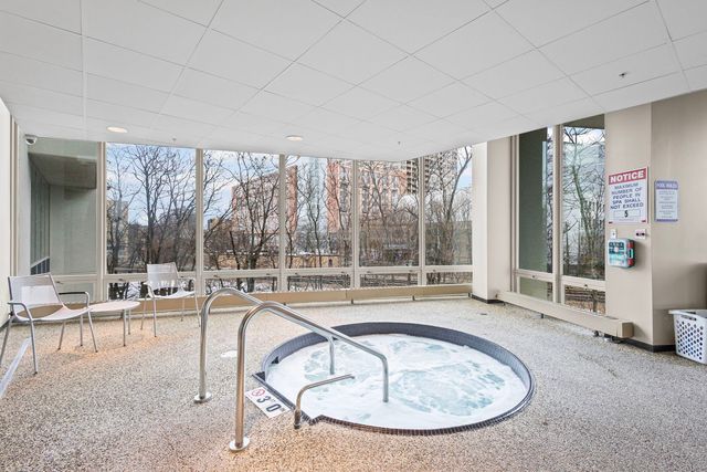 1570 Elmwood Avenue 1111, Evanston, IL 60201