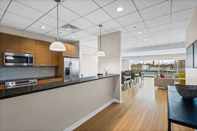 1570 Elmwood Avenue 1111, Evanston, IL 60201