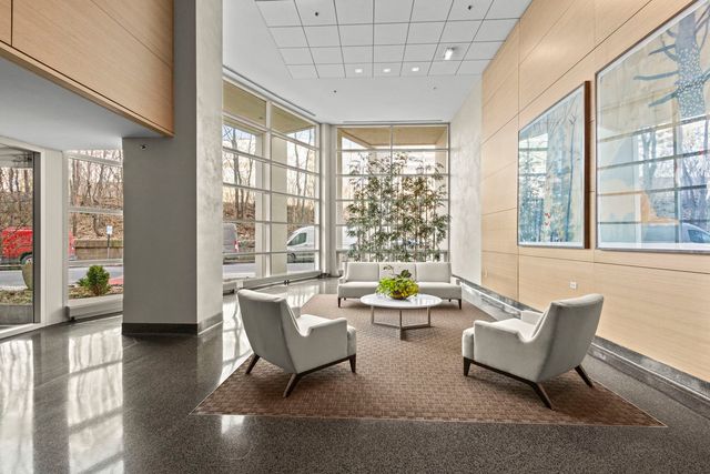 1570 Elmwood Avenue 1111, Evanston, IL 60201