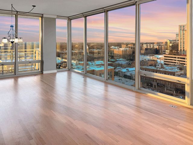 1570 Elmwood Avenue 1111, Evanston, IL 60201