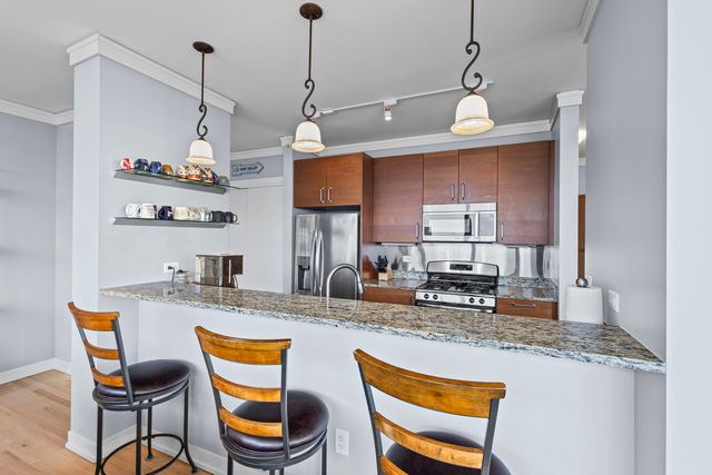 1570 Elmwood Avenue 1111, Evanston, IL 60201