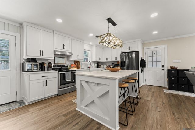 375 Sherwood Forest Blvd, Baton Rouge, LA 70815