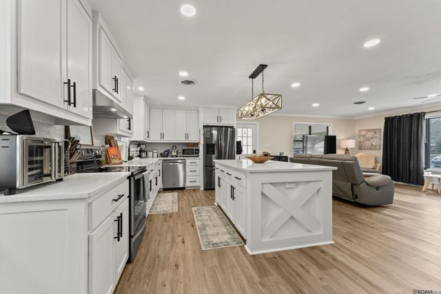 375 Sherwood Forest Blvd, Baton Rouge, LA 70815