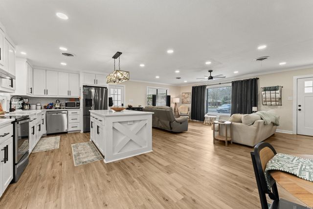 375 Sherwood Forest Blvd, Baton Rouge, LA 70815