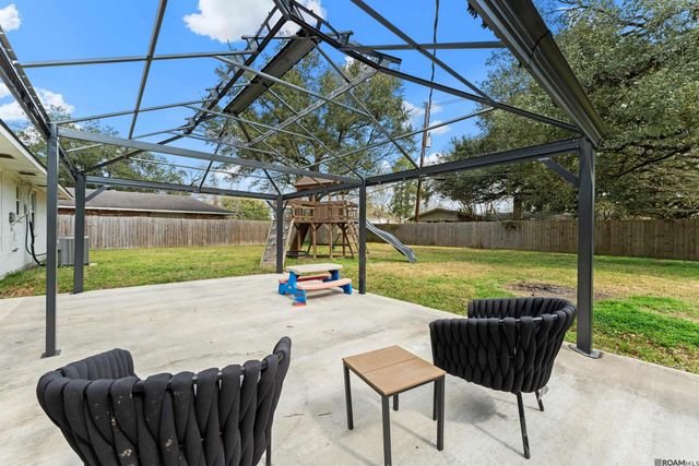 375 Sherwood Forest Blvd, Baton Rouge, LA 70815