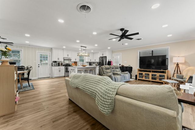 375 Sherwood Forest Blvd, Baton Rouge, LA 70815