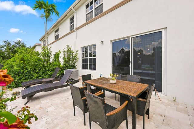 4585 Tara Cove Way, West Palm Beach, FL 33417