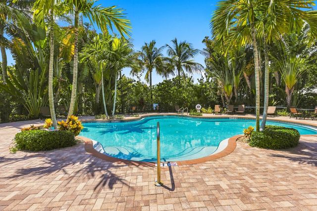4585 Tara Cove Way, West Palm Beach, FL 33417