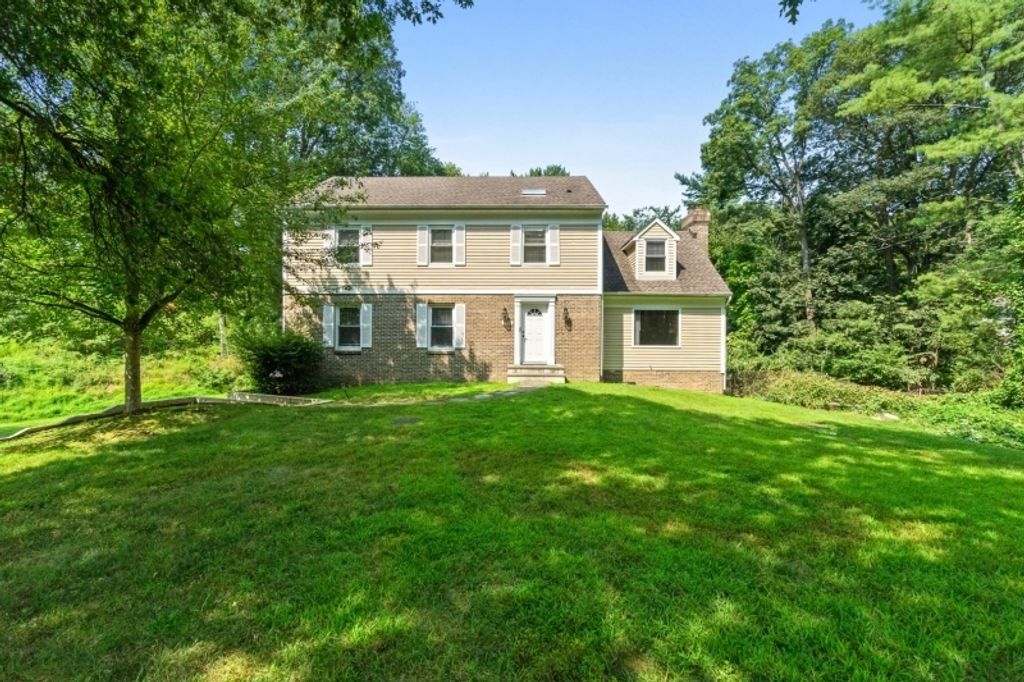 215 Oak Ave, Wyckoff Twp., NJ 07481
