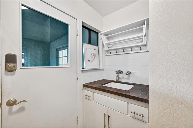 3250 W Ellery Avenue, Fresno, CA 93711