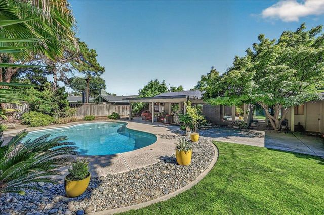 3250 W Ellery Avenue, Fresno, CA 93711