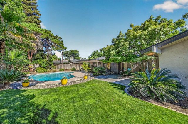 3250 W Ellery Avenue, Fresno, CA 93711