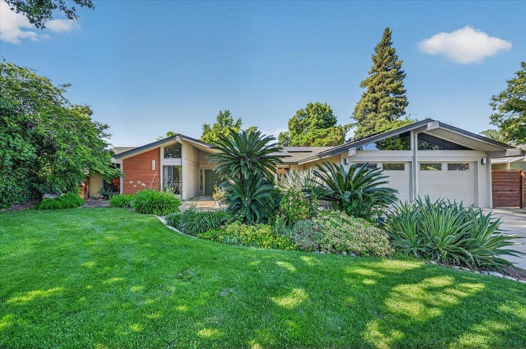 3250 W Ellery Avenue, Fresno, CA 93711
