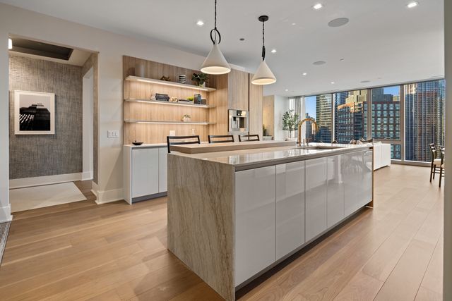 363 E Wacker Drive 1906, Chicago, IL 60601