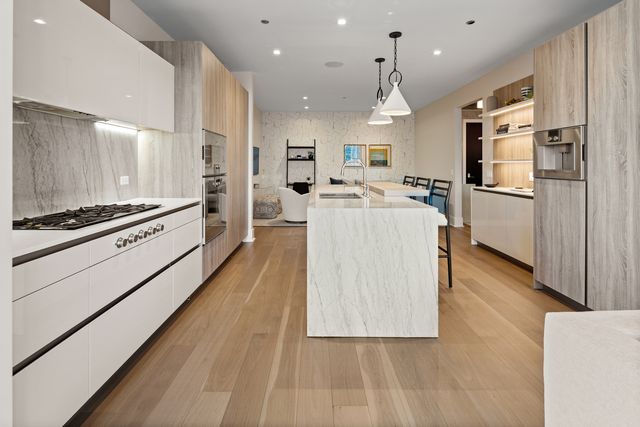 363 E Wacker Drive 1906, Chicago, IL 60601