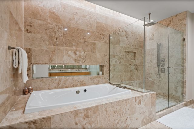 363 E Wacker Drive 1906, Chicago, IL 60601