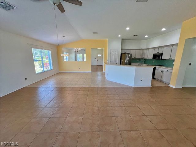 8000 Fountain Mist BLVD, Lehigh Acres, FL 33972