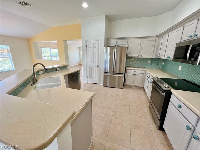 8000 Fountain Mist BLVD, Lehigh Acres, FL 33972