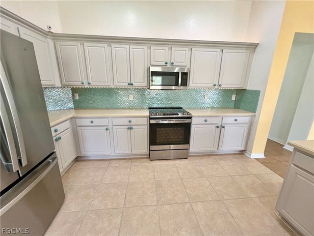 8000 Fountain Mist BLVD, Lehigh Acres, FL 33972