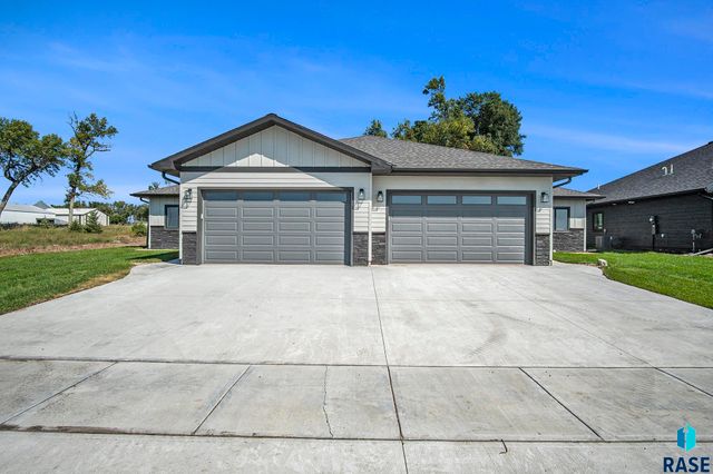 628 Harter Dr Drive, Madison, SD 57042